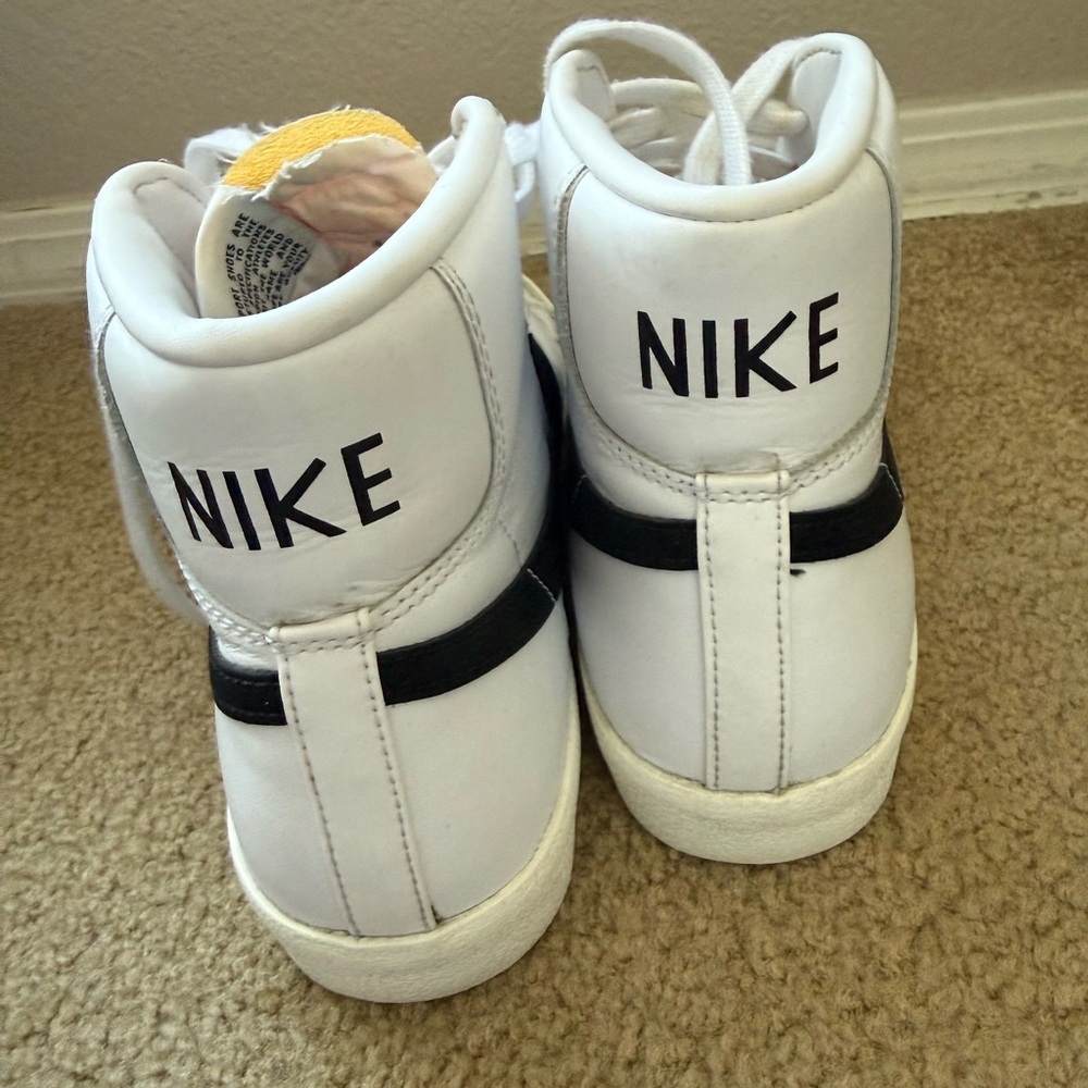 Nike blazers White and Black High-Tops - Picture 5 of 7